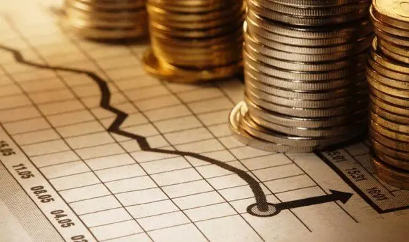Importancia de realizar un curso de economía financiera en el campo profesional